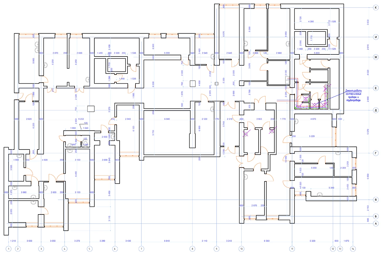 Демонтажный план 1-ого этажа с сетями водопровода и канализации. М1:100